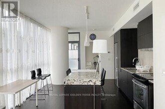 101 Charles St E in Toronto, ON - Building Photo - Building Photo