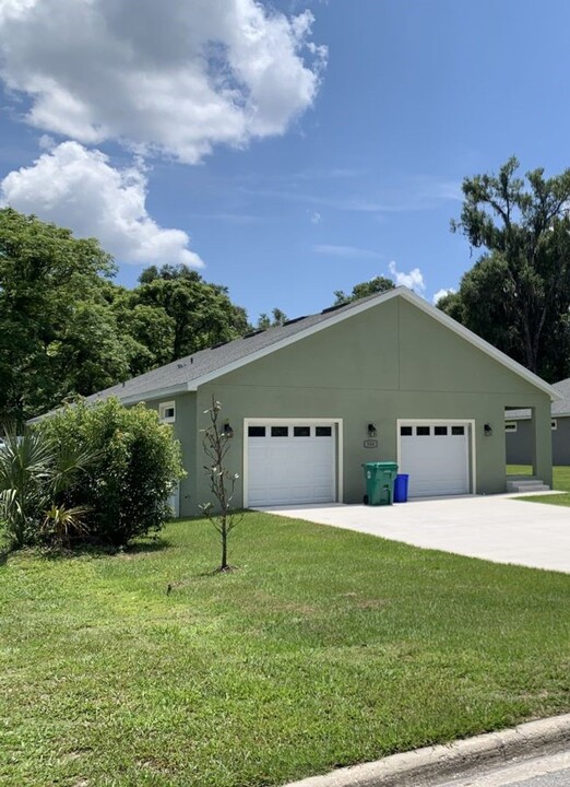 346 E Wisconsin Ave in DeLand, FL - Foto de edificio