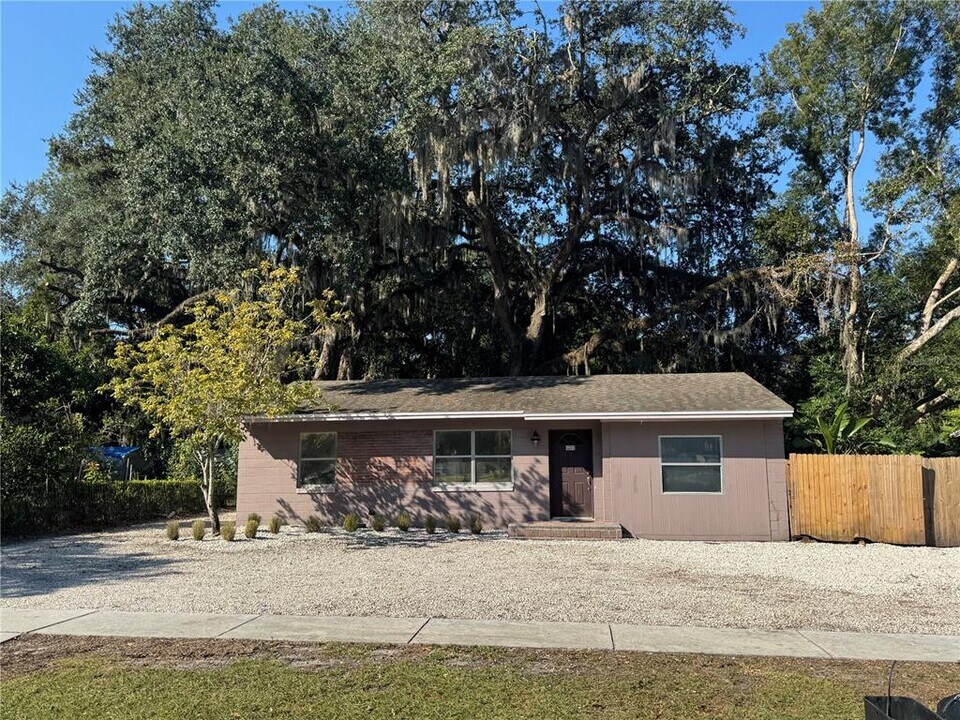 1810 Washington Ave in Sanford, FL - Building Photo