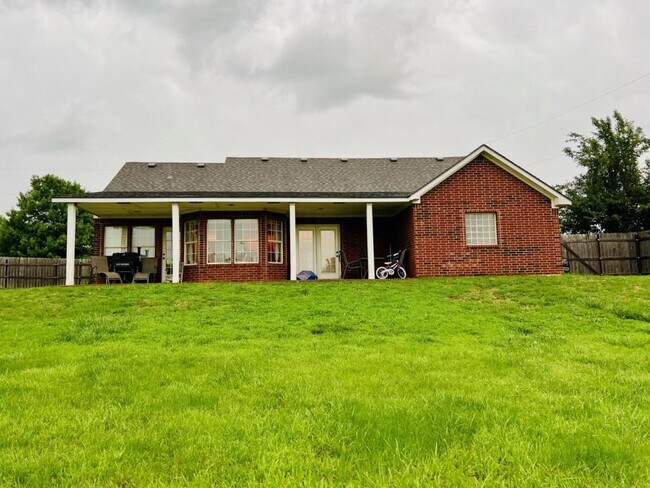 37 Uvon Ln in Elgin, OK - Building Photo - Building Photo
