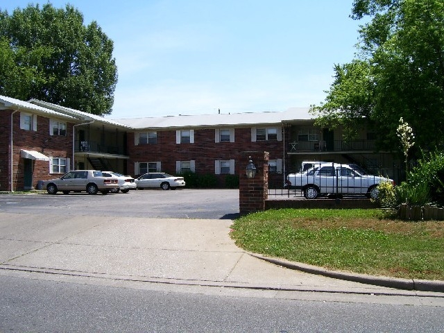 Pollack Apartments in Evansville, IN - Foto de edificio - Building Photo