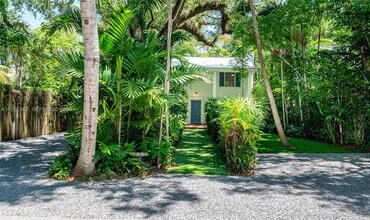 3569 Avocado Ave in Miami, FL - Building Photo - Building Photo