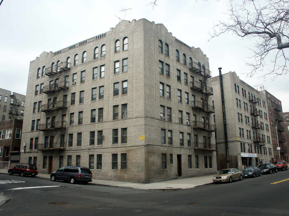 1661-1667 Grand Ave in Bronx, NY - Building Photo