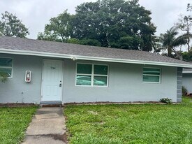 734 Neil Rd in West Palm Beach, FL - Building Photo