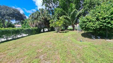 2622 NW 82nd Terrace in Coral Springs, FL - Foto de edificio - Building Photo