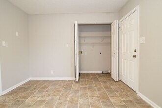 632 Artic Ave in Oak Grove, KY - Building Photo - Building Photo