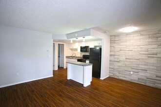 Betty Lane Apartments in Clearwater, FL - Building Photo - Interior Photo