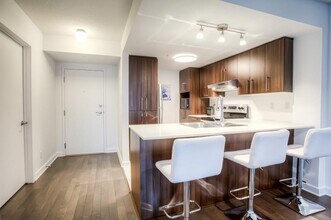 10050 De L'acadie Pl in Montréal, QC - Building Photo - Building Photo