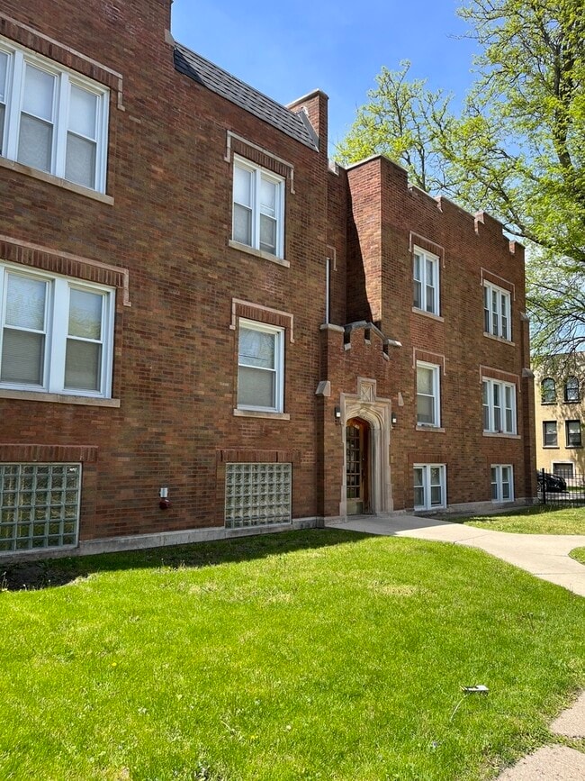 property at 7800 S Prairie Ave
