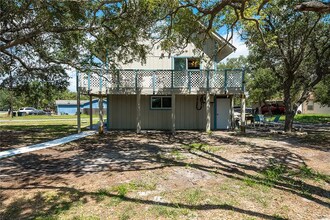120 Retama Ln in Rockport, TX - Building Photo - Building Photo