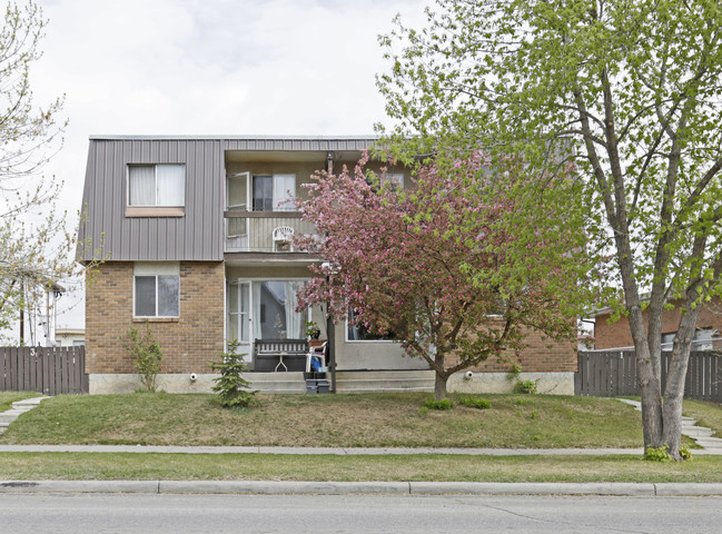 408 72nd Ave NE in Calgary, AB - Building Photo - Building Photo