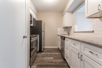 Gladefield Garden Apartments in Bridge City, TX - Building Photo - Interior Photo