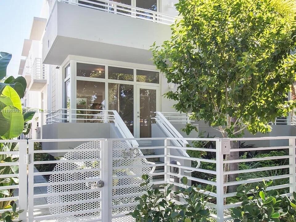 619 Meridian Ave in Miami Beach, FL - Building Photo