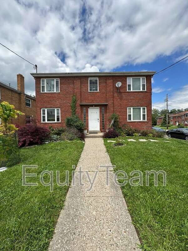 property at 3918 E Gatewood Ln