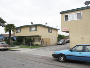 Garden Isle in Long Beach, CA - Foto de edificio - Building Photo