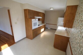 3929 64th St in Urbandale, IA - Building Photo - Building Photo