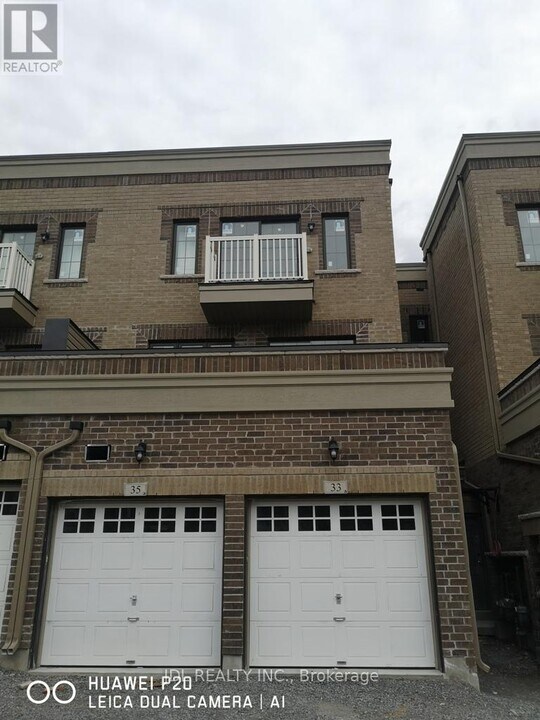 35 Jaffna Ln in Markham, ON - Building Photo