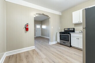 3864 W Girard Ave, Unit 2nd Floor - B1-B2 in Philadelphia, PA - Building Photo - Building Photo