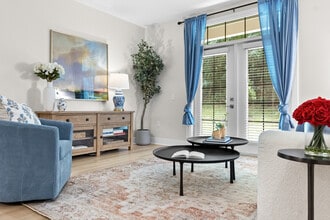 Parkview at Spring Hill Apartments in Akron, OH - Foto de edificio - Building Photo