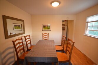 28 Riverside Dr in Fairfield, CT - Building Photo - Building Photo