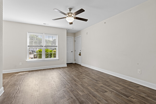 Ridgewood Club Apartments in Virginia Beach, VA - Building Photo - Interior Photo