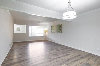 9120 Villa Park Cir in Dallas, TX - Foto de edificio - Building Photo
