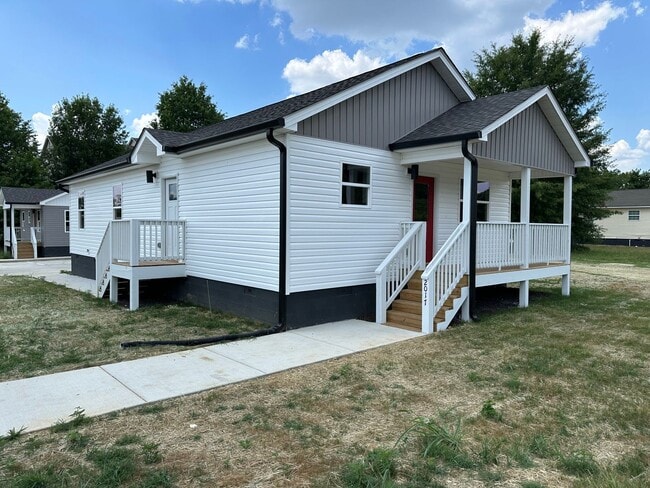 2017 S Lyerly St in Chattanooga, TN - Building Photo - Building Photo