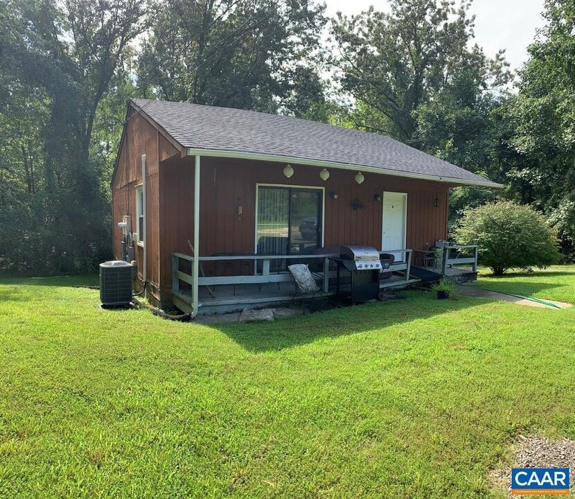 3965 Seminole Trail in Charlottesville, VA - Building Photo