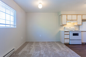 Glenbrooke in Puyallup, WA - Building Photo - Interior Photo