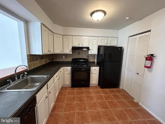 property at 25 Wyndham Pl