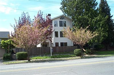 Hampton Court in Seattle, WA - Building Photo