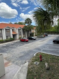 3203 Coral Lake Dr in Coral Springs, FL - Foto de edificio - Building Photo