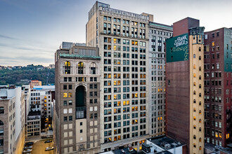 The Commonwealth Building in Pittsburgh, PA - Foto de edificio - Building Photo