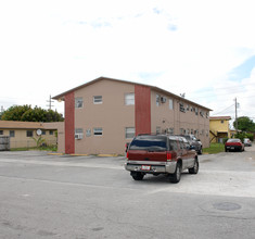 1455 W 28th St in Hialeah, FL - Building Photo - Building Photo