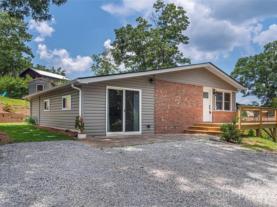 406 Melody Cir in Swannanoa, NC - Building Photo
