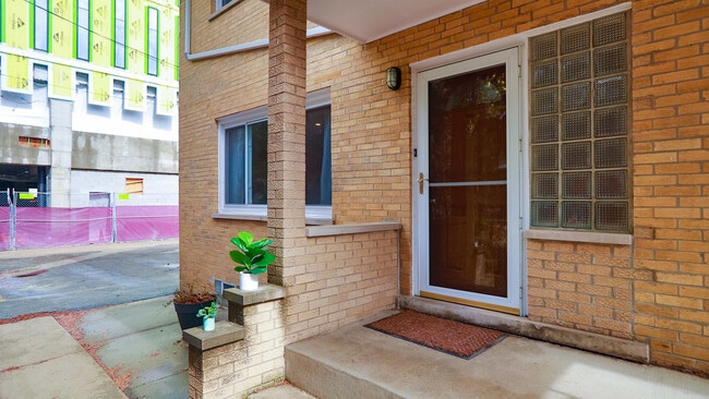 4452 W Dakin St in Chicago, IL - Building Photo - Building Photo