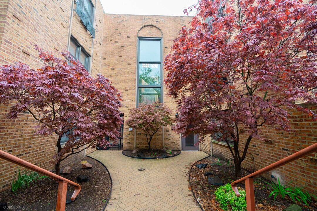 455 W Grant Pl in Chicago, IL - Building Photo