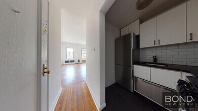 324 E 83rd St in New York, NY - Building Photo - Building Photo