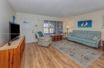 6551 Coliseum Blvd in Port Charlotte, FL - Building Photo - Building Photo