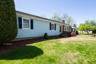 107 Norton St in Southington, CT - Building Photo - Building Photo