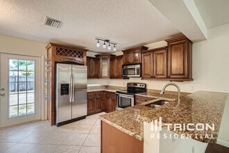 4427 W Lawn Ave in Tampa, FL - Building Photo - Building Photo
