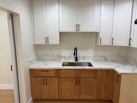 1242 N New Hampshire Ave in Los Angeles, CA - Building Photo