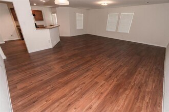 5643 Post Oak Manor Dr in Houston, TX - Building Photo - Building Photo