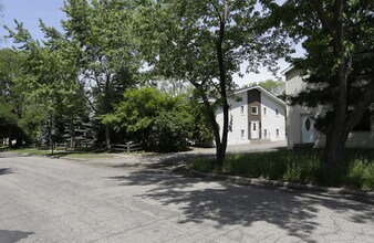637 Madison St in Anoka, MN - Foto de edificio - Building Photo