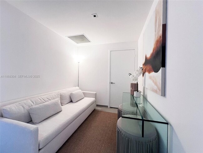 68 SE 6th St in Miami, FL - Building Photo - Building Photo