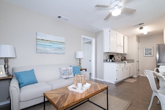 1517 Nogales St in Sacramento, CA - Foto de edificio - Building Photo