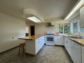 1184 Fickle Hill Rd in Arcata, CA - Building Photo - Building Photo