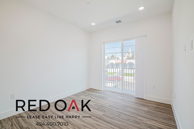 4000 Mont Clair St in Los Angeles, CA - Building Photo - Building Photo