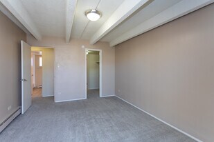 Boulder Crescent in Colorado Springs, CO - Building Photo