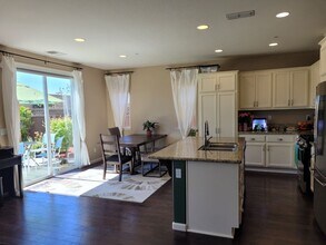 1240 Landmark Cir in Lincoln, CA - Building Photo - Building Photo